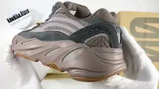 Unbox: Yeezy 700 V2 Mauve