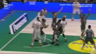 Final Eight 2017: il canestro della vittoria di Macvan