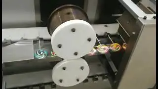 Automatic flat lollipop wrapping machine