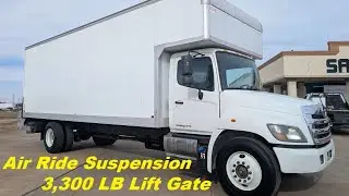 Грузовой фургон HINO 268 2018 года выпуска с чердаком и подъемной платформой XXL.