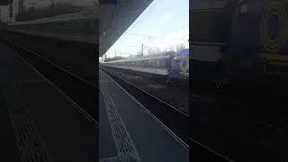Vorbeifahrt Alter Passagier Zug
