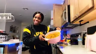 Make Hamburger Helper Macaroni & Cheese With Me! | Cooking Vlog 👩🏾&zwj;🍳💖