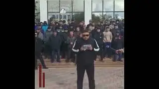 Oil workers are still striking in front of the Ozenmunaygaz.