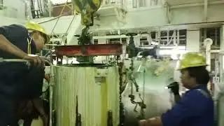 remove cylinder liner c/w cooling jacket main engine Man B&W 6S50MC #cylindercylinder #liner