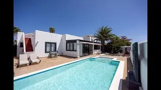 2 bedroom detached villa with heated pool for sale in Playa Blanca