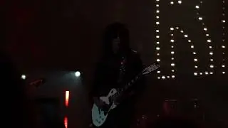 【KISS Kruise: Land-Locked In Vegas】 KISS Unmasked Electric Set