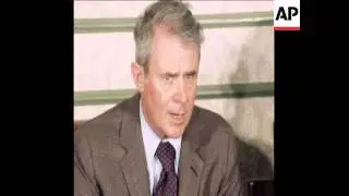 SYND 6 8 77 VANCE ARRIVING IN AMMAN, PRESS CONFERENCE AND MEETING HUSSEIN