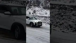 Dangerous situation slippy road #himachal #snow #manali #himachalpradesh #music #automobile