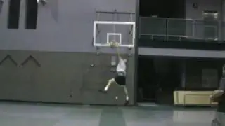 40 yo can still dunk.