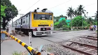 Furious Speedy Howrah-Barddhaman Colourful EMU Local Train Skip Between Railgate | Eastern Railways