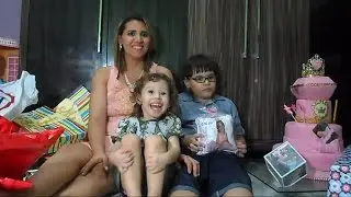 Abrindo Presentes de aniversário da  Valentina festa tema princesa realeza