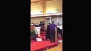 Dr. Kishki Hall Minister with an Open Praise Break at Chapel Hill