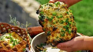 [4K] 🍞🤯 CRACKED BREAD W/ GARLIC, CREAMED SPINACH, SMOKED CHEESE AND GREEN ONIONS @ MEDIEVAL OVEN