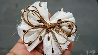 This simple fabric brooch is easy to make..