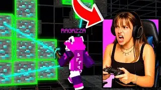 HO SCOPERTO una RAGAZZA con POTERI ILLEGALI nel MIO SERVER MINECRAFT!