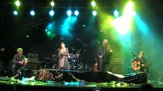 julie fowlis  Oganaich Uir A Rinn M'fhagail 'Spinning Song' O Noble Youth Who Has Left Me