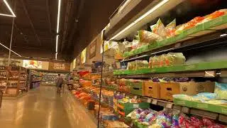 Магазин Aldi находится рядом с Lake Sumter Landing, и он оказался меньше, чем я думала.