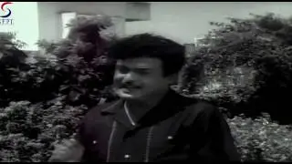 ஏதோ மனிதன் பிறந்துவிட்டான்-அவன் ஏனோ மரம்போல் வளர்ந்து விட்டான்!எதிலும் அச்சம் எதிலும் ஐயம்