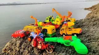 Menemukan mainan mobil balap, truk molen, kereta api, bus telolet, excavator, tank baja, Eps 35