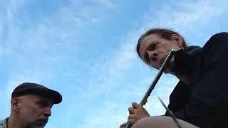 JAZZONICS (Chris Gertges, Nino Ruggieri) improvising groovy folky funky stuff in the Park.
