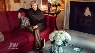 Janet Thinks She Could Give Theresa Some Style Advice | Loose Women