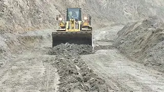 Komatsu Team Grader and Loader Cleaning a Muddy Mining Road Before and After Awesome Machines