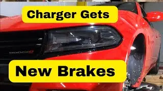 Как заменить передние тормозные колодки и роторы Dodge Charger
