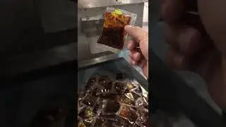 chili oil seasoning sauce 3 side sealing vetical type packaging machine