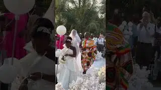 Beautiful bride arriving ❤️🤗🤗 #wedding #weddingparty #bridemaid #bride