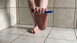 🖊️ Barefoot ASMR | Picking Up a Pen With Toes | Relaxing Foot Play 🦶