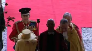 The Queen reaches the Abbey