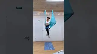 😉Build up your thigh lock tolerance with this easy pose #aerialyoga #aerialyogaflow #aerialhammock