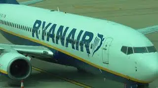 Vuelo en Ryanair (Videoclip) - Un pingüino en mi ascensor