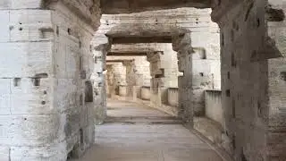 Ar&egrave;nes d'Arles. Amphith&eacute;&acirc;tre romain Course camarguaise France. Арены Арля. Амфитеатр. Камарг Франция