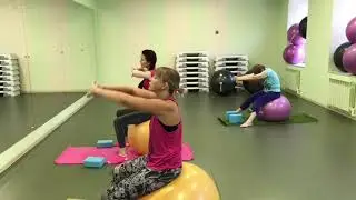 Йога на мячах в Art-Fitness (Астрахань)