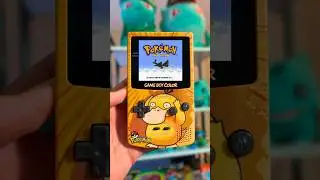 Pok&eacute;mon Gold on a Psyduck Gameboy! #pokemon #gameboycolor