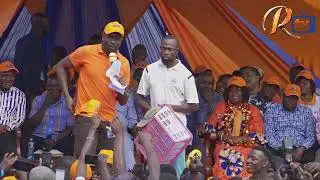 Nairobi Senator Edwin Sifuna changes the life of a Kakamega hawker who was mugged by hired goons