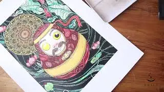 Pidiendo deseos a la pintra del Daruma