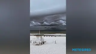 Экстраординарные  облака асперита (undulatus asperatus) во Флориде, США