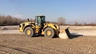 Trans Ghiaia Cat 980G at work and load dumper Perlini