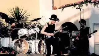 Johnny Winter - Still Alive And Well