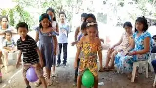 Kids Game Balloon Relay