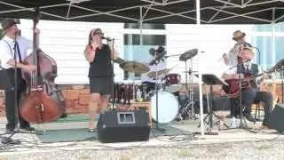 Elana Lisa & The Hot Mess Live at Lickinghole Creek Craft Brewery