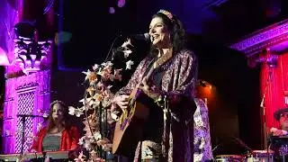 Queen V - 