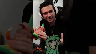 Нагзз общается с Харукой с помощью детской игрушки