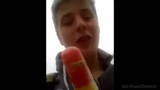 Tag im Schwimmbad mit Blonden Engel