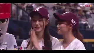 17052023 perfect.. kiwoom heroes baseball pitch n bat sucess#kep1er #xiaoting #youngeun