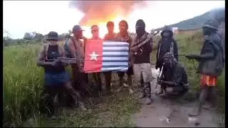 tensos sosialis buatan Matius gobai dan thomas keposi Gobai bakar kantor distrik BOGOBAIDA paniai