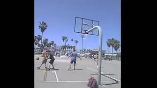Chef Jeff cookin' with the peach !!!  VENICE BEACH  #VenicePeach basketball