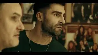 Franco se dă în spectacol. Aruncă cu bani în populație